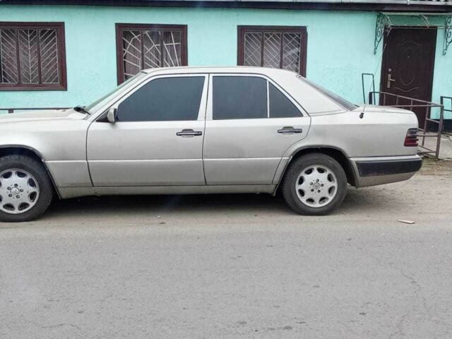 Серый Мерседес В124, объемом двигателя 2.5 л и пробегом 320 тыс. км за 3600 $, фото 5 на Automoto.ua