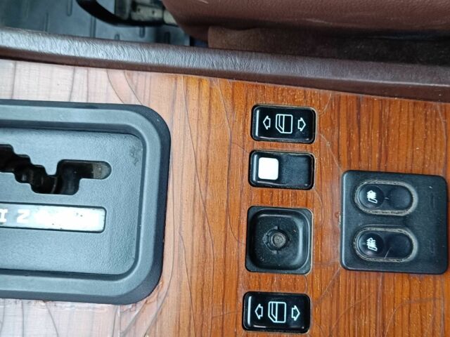 Серый Мерседес В124, объемом двигателя 2.5 л и пробегом 320 тыс. км за 3600 $, фото 14 на Automoto.ua