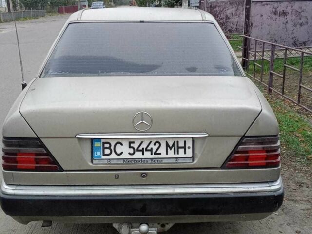Серый Мерседес В124, объемом двигателя 2.5 л и пробегом 320 тыс. км за 3600 $, фото 2 на Automoto.ua