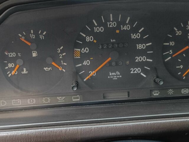 Серый Мерседес В124, объемом двигателя 2.5 л и пробегом 320 тыс. км за 3600 $, фото 11 на Automoto.ua