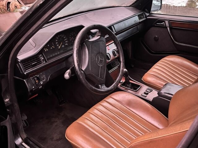 Серый Мерседес В124, объемом двигателя 2 л и пробегом 280 тыс. км за 1400 $, фото 6 на Automoto.ua