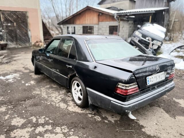 Серый Мерседес В124, объемом двигателя 2 л и пробегом 280 тыс. км за 1400 $, фото 2 на Automoto.ua