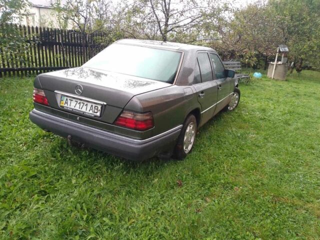 Серый Мерседес В124, объемом двигателя 3 л и пробегом 380 тыс. км за 2700 $, фото 1 на Automoto.ua