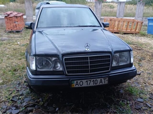 Серый Мерседес В124, объемом двигателя 2.5 л и пробегом 300 тыс. км за 2500 $, фото 1 на Automoto.ua