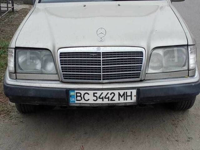 Серый Мерседес В124, объемом двигателя 2.5 л и пробегом 320 тыс. км за 3600 $, фото 1 на Automoto.ua