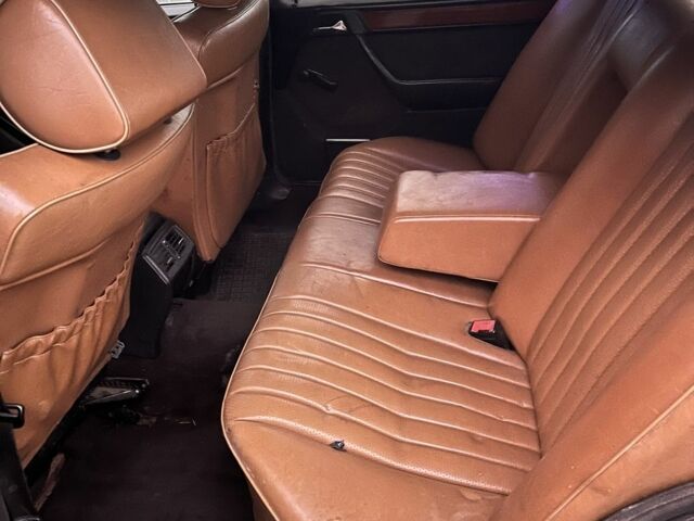 Серый Мерседес В124, объемом двигателя 2 л и пробегом 280 тыс. км за 1400 $, фото 7 на Automoto.ua