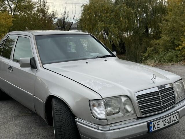 Сірий Мерседес В124, об'ємом двигуна 2.2 л та пробігом 450 тис. км за 3000 $, фото 1 на Automoto.ua