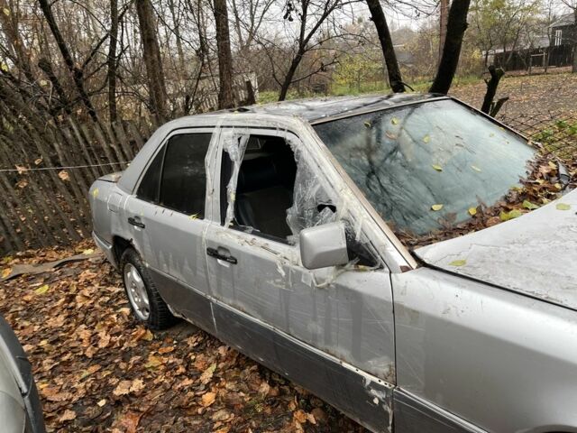 Сірий Мерседес В124, об'ємом двигуна 2.5 л та пробігом 300 тис. км за 238 $, фото 2 на Automoto.ua