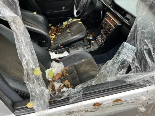 Сірий Мерседес В124, об'ємом двигуна 2.5 л та пробігом 300 тис. км за 238 $, фото 7 на Automoto.ua