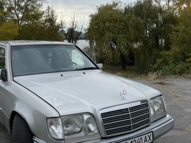 Сірий Мерседес В124, об'ємом двигуна 2.2 л та пробігом 450 тис. км за 3000 $, фото 3 на Automoto.ua