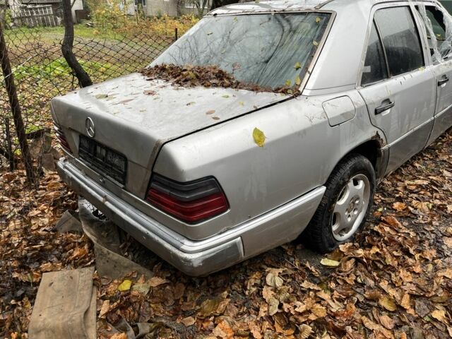 Сірий Мерседес В124, об'ємом двигуна 2.5 л та пробігом 300 тис. км за 238 $, фото 4 на Automoto.ua