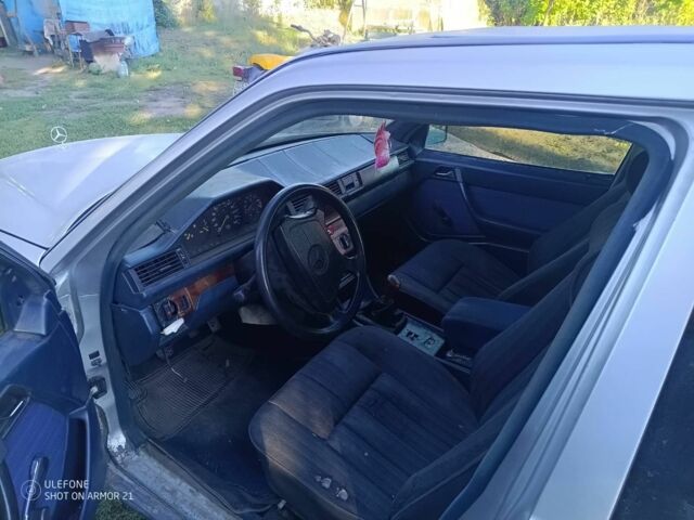 Серый Мерседес В124, объемом двигателя 2.4 л и пробегом 341 тыс. км за 650 $, фото 2 на Automoto.ua