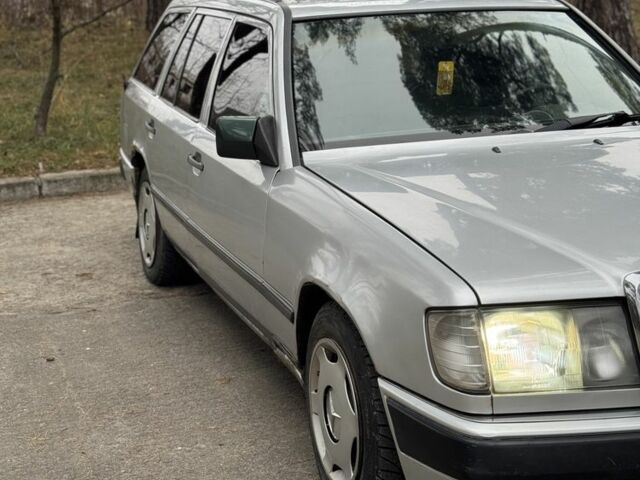 Серый Мерседес В124, объемом двигателя 3 л и пробегом 398 тыс. км за 1999 $, фото 5 на Automoto.ua