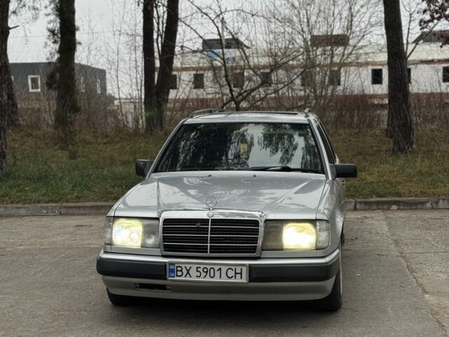 Серый Мерседес В124, объемом двигателя 3 л и пробегом 398 тыс. км за 1999 $, фото 1 на Automoto.ua