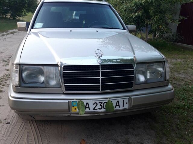 Серый Мерседес В124, объемом двигателя 2.3 л и пробегом 350 тыс. км за 1681 $, фото 3 на Automoto.ua