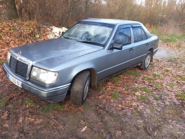 Серый Мерседес В124, объемом двигателя 2 л и пробегом 49 тыс. км за 2200 $, фото 1 на Automoto.ua