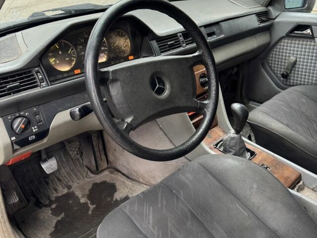Серый Мерседес В124, объемом двигателя 3 л и пробегом 398 тыс. км за 1999 $, фото 10 на Automoto.ua