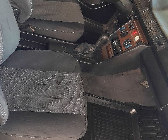 Серый Мерседес В124, объемом двигателя 0 л и пробегом 500 тыс. км за 2600 $, фото 7 на Automoto.ua