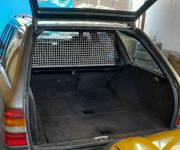 Серый Мерседес В124, объемом двигателя 0 л и пробегом 500 тыс. км за 2600 $, фото 4 на Automoto.ua