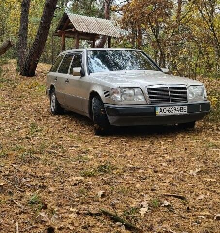 Серый Мерседес В124, объемом двигателя 3 л и пробегом 541 тыс. км за 3500 $, фото 9 на Automoto.ua