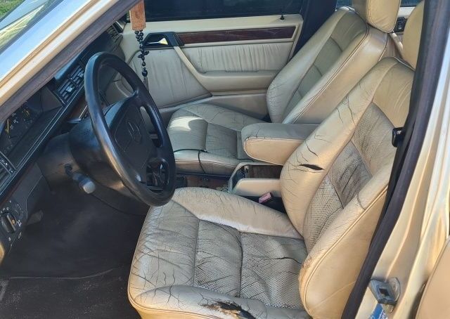 Серый Мерседес В124, объемом двигателя 3 л и пробегом 541 тыс. км за 3500 $, фото 5 на Automoto.ua