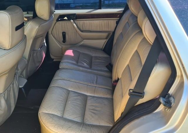 Серый Мерседес В124, объемом двигателя 3 л и пробегом 541 тыс. км за 3500 $, фото 4 на Automoto.ua