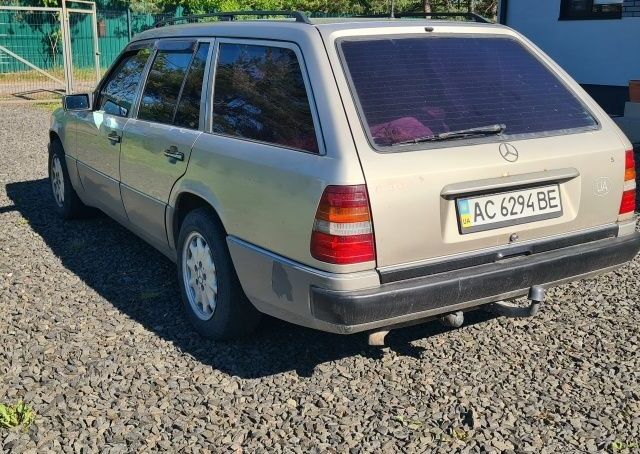 Серый Мерседес В124, объемом двигателя 3 л и пробегом 541 тыс. км за 3500 $, фото 3 на Automoto.ua