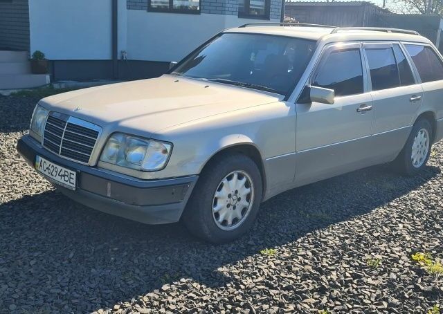 Серый Мерседес В124, объемом двигателя 3 л и пробегом 541 тыс. км за 3500 $, фото 1 на Automoto.ua