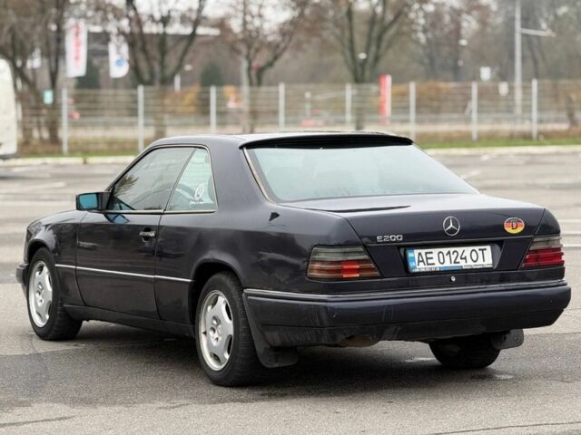 Синий Мерседес В124, объемом двигателя 2 л и пробегом 390 тыс. км за 2250 $, фото 3 на Automoto.ua