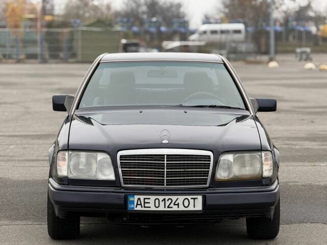 Синий Мерседес В124, объемом двигателя 2 л и пробегом 390 тыс. км за 2250 $, фото 2 на Automoto.ua