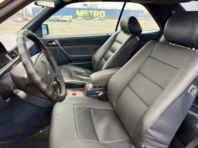 Синий Мерседес В124, объемом двигателя 2 л и пробегом 390 тыс. км за 2250 $, фото 5 на Automoto.ua