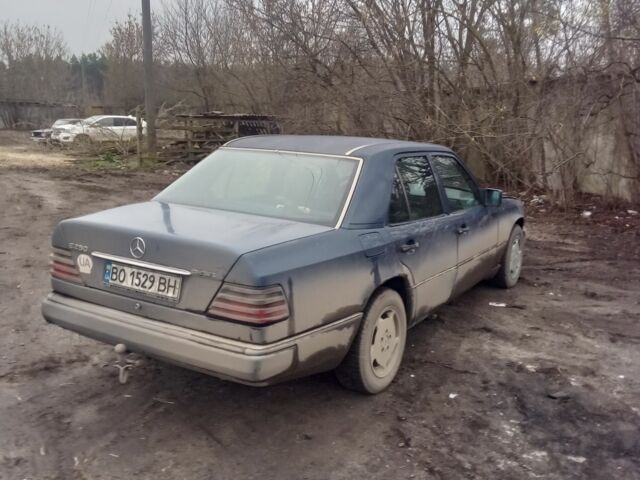 Синий Мерседес В124, объемом двигателя 2 л и пробегом 355 тыс. км за 1250 $, фото 1 на Automoto.ua