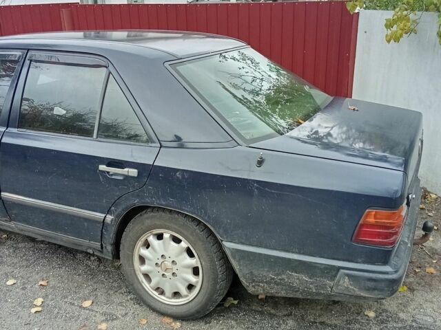 Синий Мерседес В124, объемом двигателя 2.3 л и пробегом 9 тыс. км за 1700 $, фото 8 на Automoto.ua