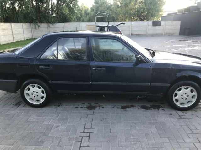 Синій Мерседес В124, об'ємом двигуна 2 л та пробігом 540 тис. км за 1700 $, фото 7 на Automoto.ua