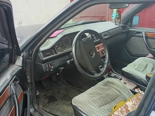 Синий Мерседес В124, объемом двигателя 2.3 л и пробегом 9 тыс. км за 1700 $, фото 5 на Automoto.ua