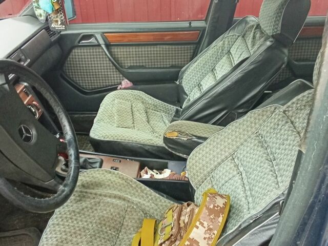 Синий Мерседес В124, объемом двигателя 2.3 л и пробегом 9 тыс. км за 1700 $, фото 3 на Automoto.ua