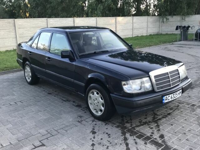 Синій Мерседес В124, об'ємом двигуна 2 л та пробігом 540 тис. км за 1700 $, фото 1 на Automoto.ua