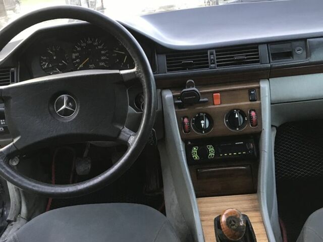 Синій Мерседес В124, об'ємом двигуна 2 л та пробігом 540 тис. км за 1700 $, фото 9 на Automoto.ua