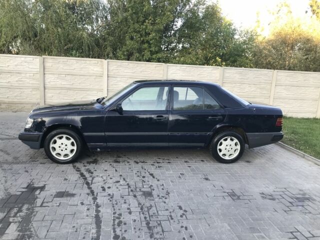 Синій Мерседес В124, об'ємом двигуна 2 л та пробігом 540 тис. км за 1700 $, фото 3 на Automoto.ua