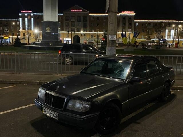 Синий Мерседес В124, объемом двигателя 2 л и пробегом 220 тыс. км за 1700 $, фото 4 на Automoto.ua