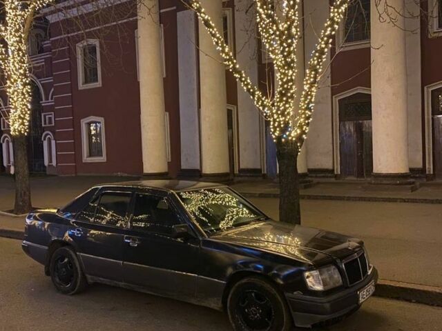 Синий Мерседес В124, объемом двигателя 2 л и пробегом 220 тыс. км за 1700 $, фото 1 на Automoto.ua