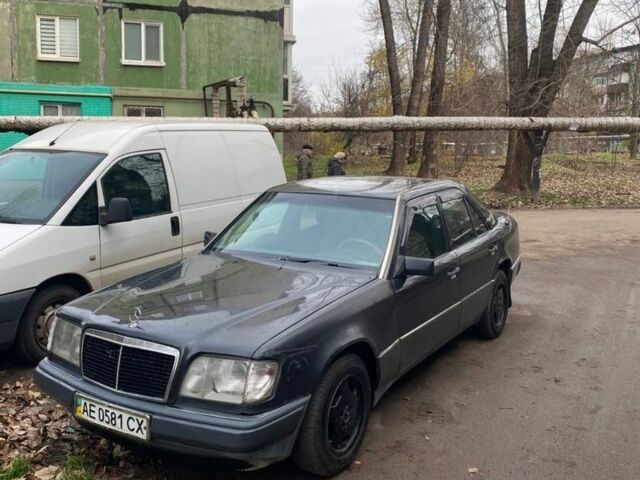 Синий Мерседес В124, объемом двигателя 2 л и пробегом 220 тыс. км за 1700 $, фото 7 на Automoto.ua