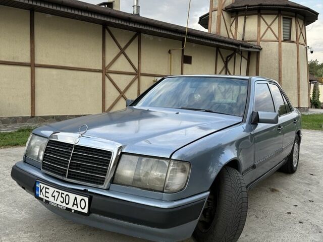 Синій Мерседес В124, об'ємом двигуна 2.3 л та пробігом 246 тис. км за 3600 $, фото 3 на Automoto.ua