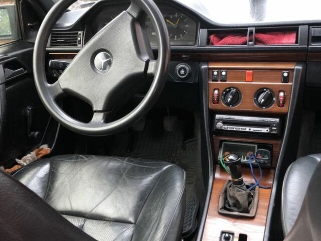 Синій Мерседес В124, об'ємом двигуна 2 л та пробігом 500 тис. км за 3000 $, фото 6 на Automoto.ua