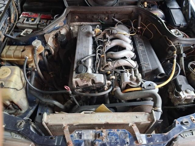 Синий Мерседес В124, объемом двигателя 2 л и пробегом 300 тыс. км за 1499 $, фото 6 на Automoto.ua