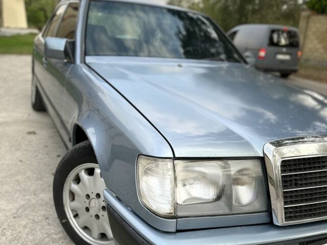 Синій Мерседес В124, об'ємом двигуна 2.3 л та пробігом 246 тис. км за 3600 $, фото 1 на Automoto.ua