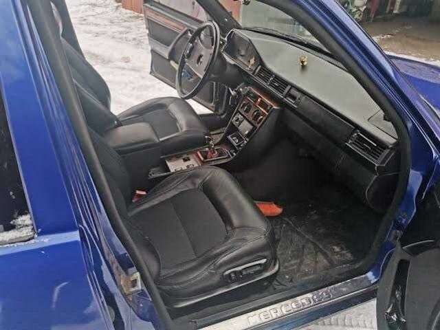 Синий Мерседес В124, объемом двигателя 2 л и пробегом 406 тыс. км за 3526 $, фото 5 на Automoto.ua