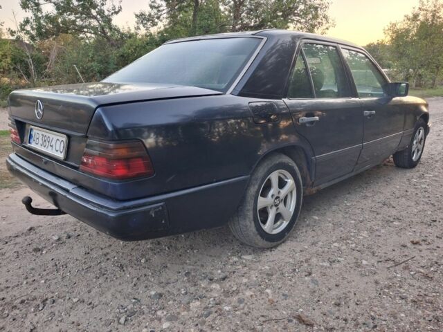 Синий Мерседес В124, объемом двигателя 2 л и пробегом 300 тыс. км за 1499 $, фото 2 на Automoto.ua