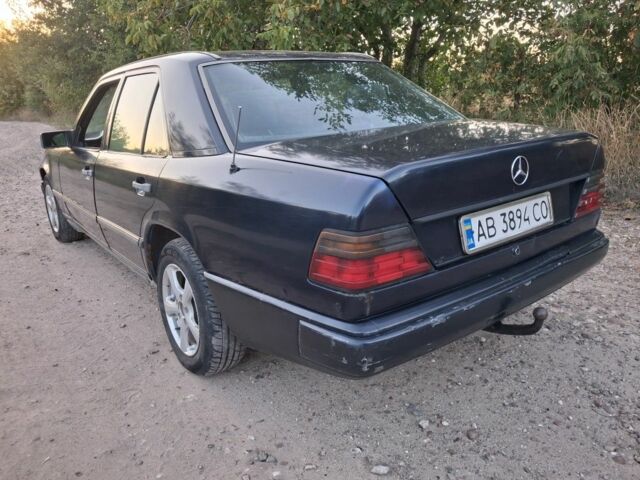 Синий Мерседес В124, объемом двигателя 2 л и пробегом 300 тыс. км за 1499 $, фото 3 на Automoto.ua