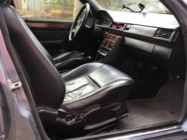 Синій Мерседес В124, об'ємом двигуна 2 л та пробігом 500 тис. км за 3000 $, фото 5 на Automoto.ua